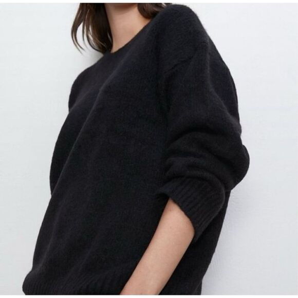 ✨Black Zara Oversized Chunky Knit Crew
Neck Long Sleeve Sweater✨ - Picture 5 of 9